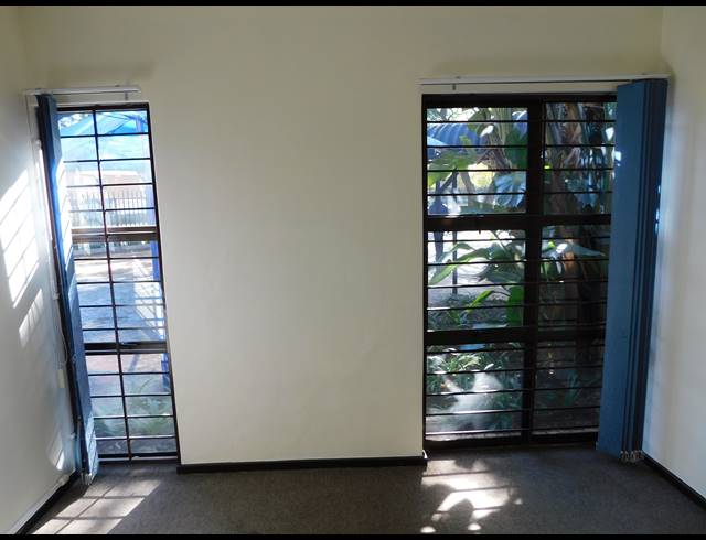 107M² OFFICE TO LET IN FERNDALE
